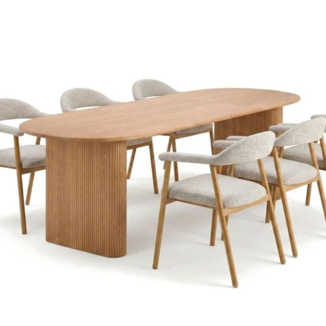 Noira Matgrupp 220-320 cm förlängningsbart i Ek med 6 Ronja Matstolar