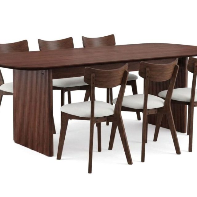 Alma Matgrupp 220 cm rektangulärt i Valnöt med 6 Amelia Matstolar med Dyna